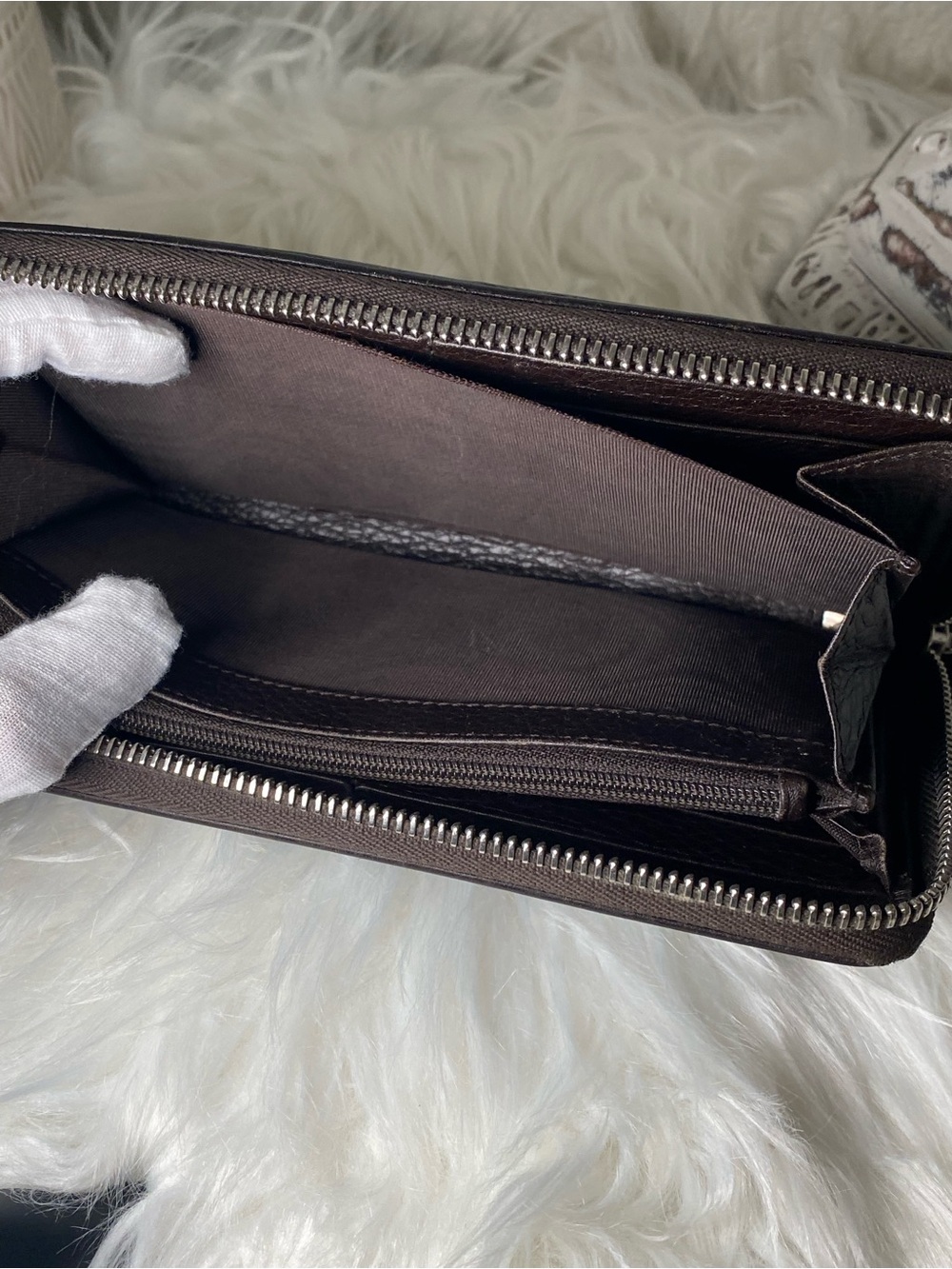 Gucci Black Zip-Around Leather Wallet EUC. - Picture 11 of 11